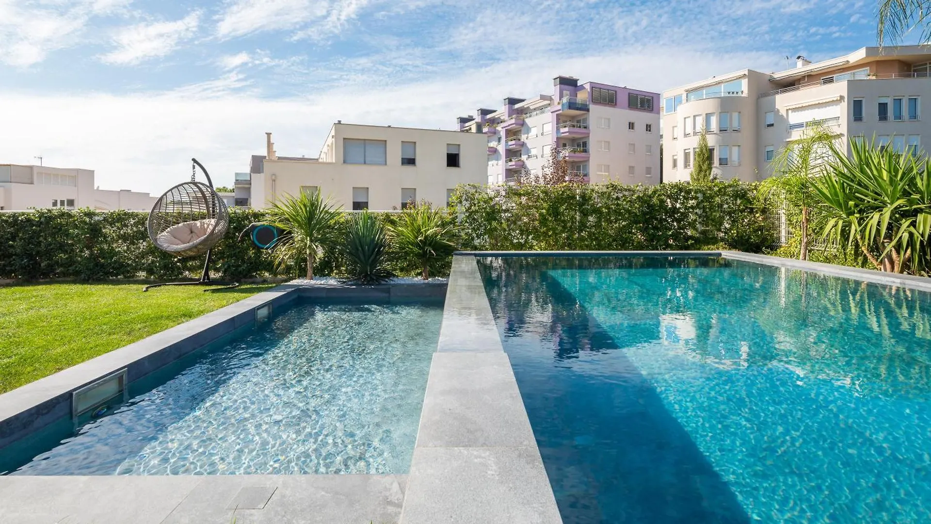 Villa Enjoyer - Seafront Apartment With Private Heated Pool And Terrace Split