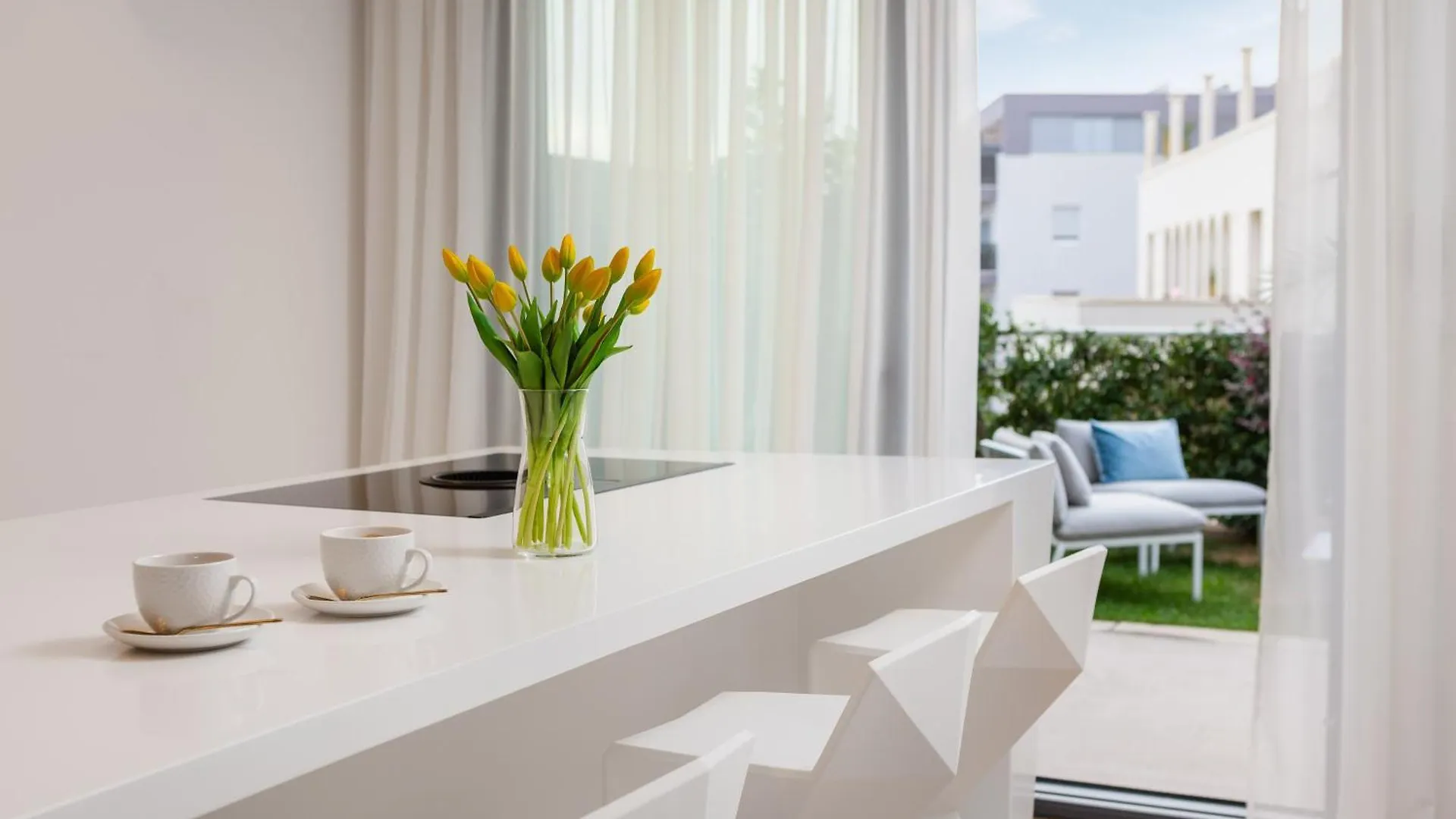 Enjoyer - Seafront Apartment With Private Heated Pool And Terrace Split 0*,