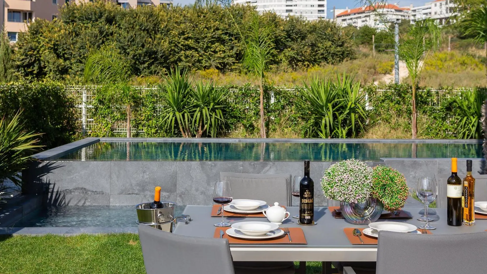Enjoyer - Seafront Apartment With Private Heated Pool And Terrace Split 0*,