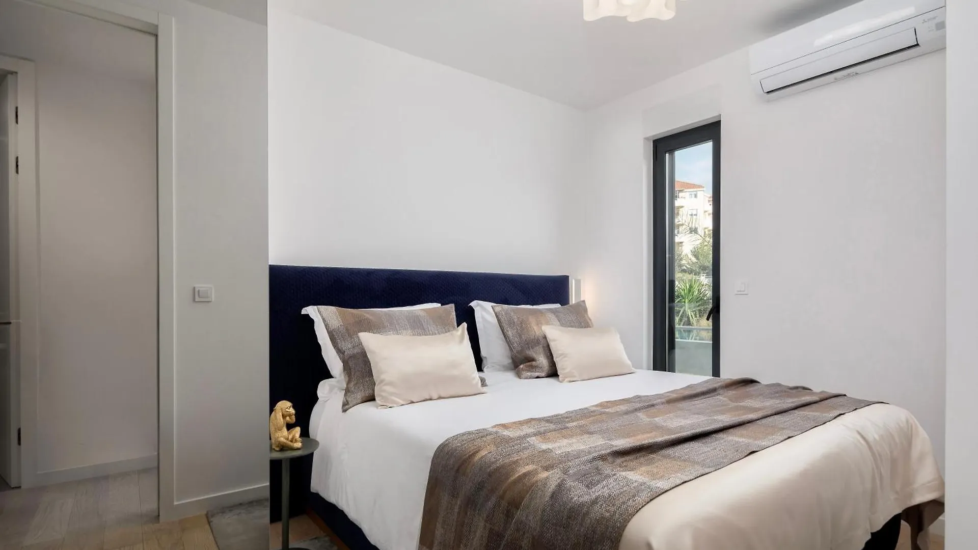 Enjoyer - Seafront Apartment With Private Heated Pool And Terrace Split Croácia