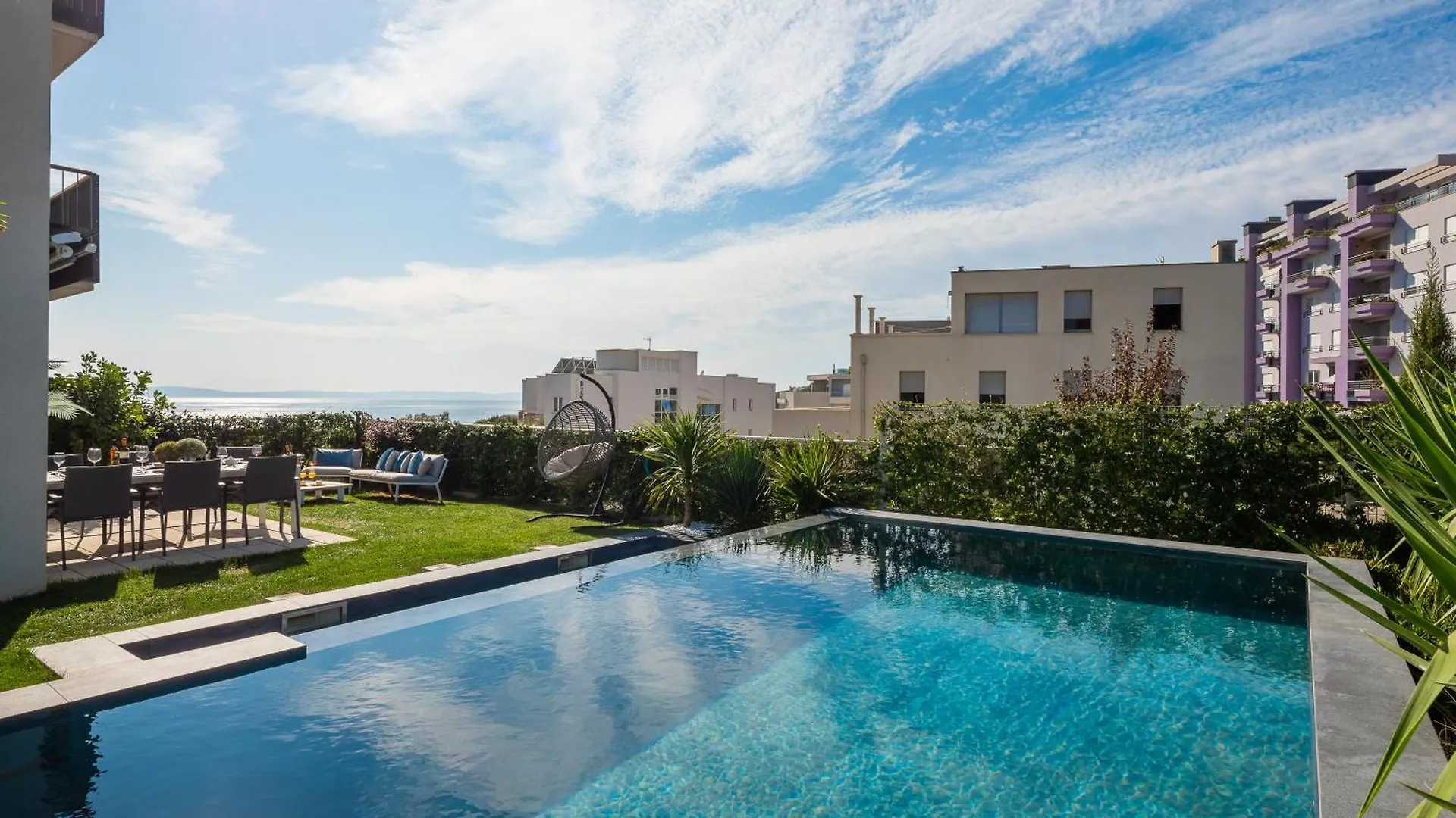 Villa Enjoyer - Seafront Apartment With Private Heated Pool And Terrace Split
