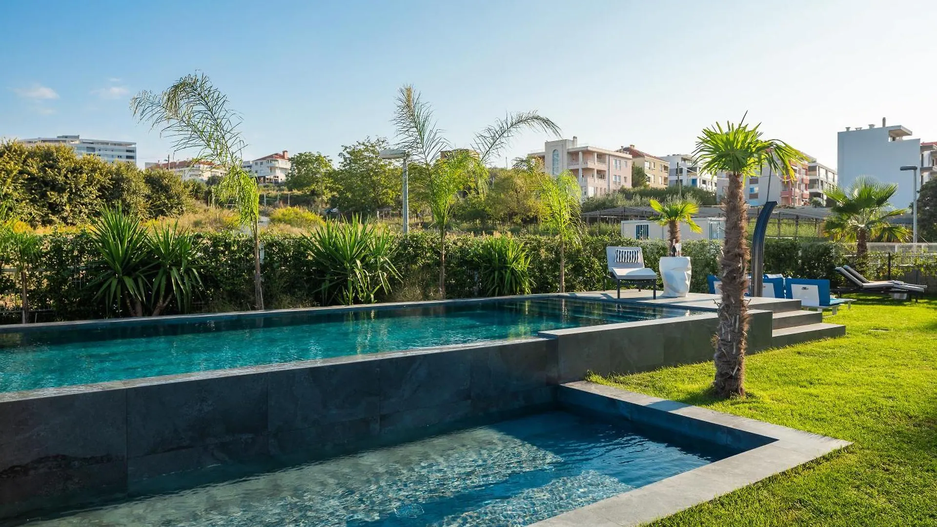 Enjoyer - Seafront Apartment With Private Heated Pool And Terrace Split