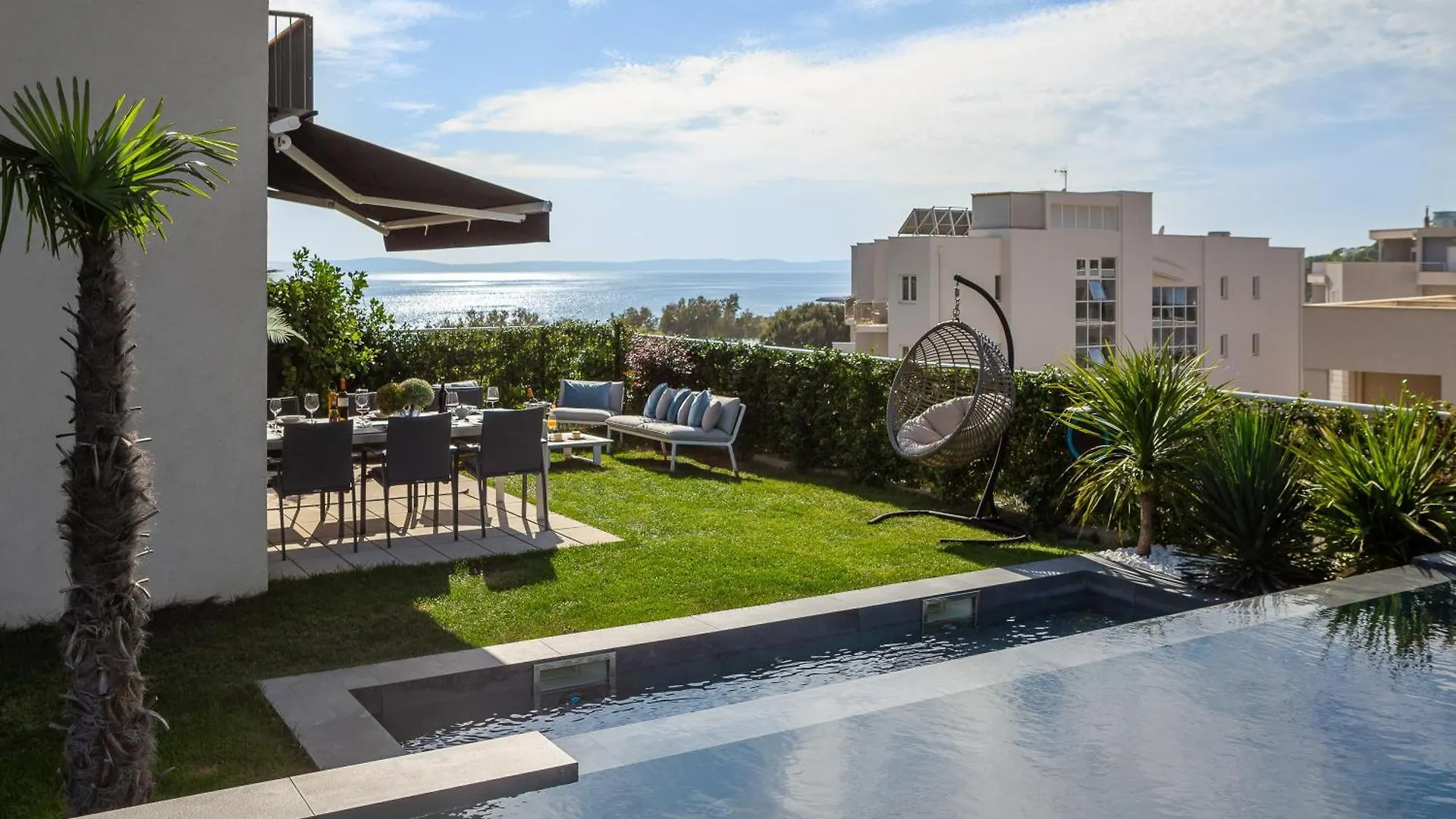 Enjoyer - Seafront Apartment With Private Heated Pool And Terrace Сплит