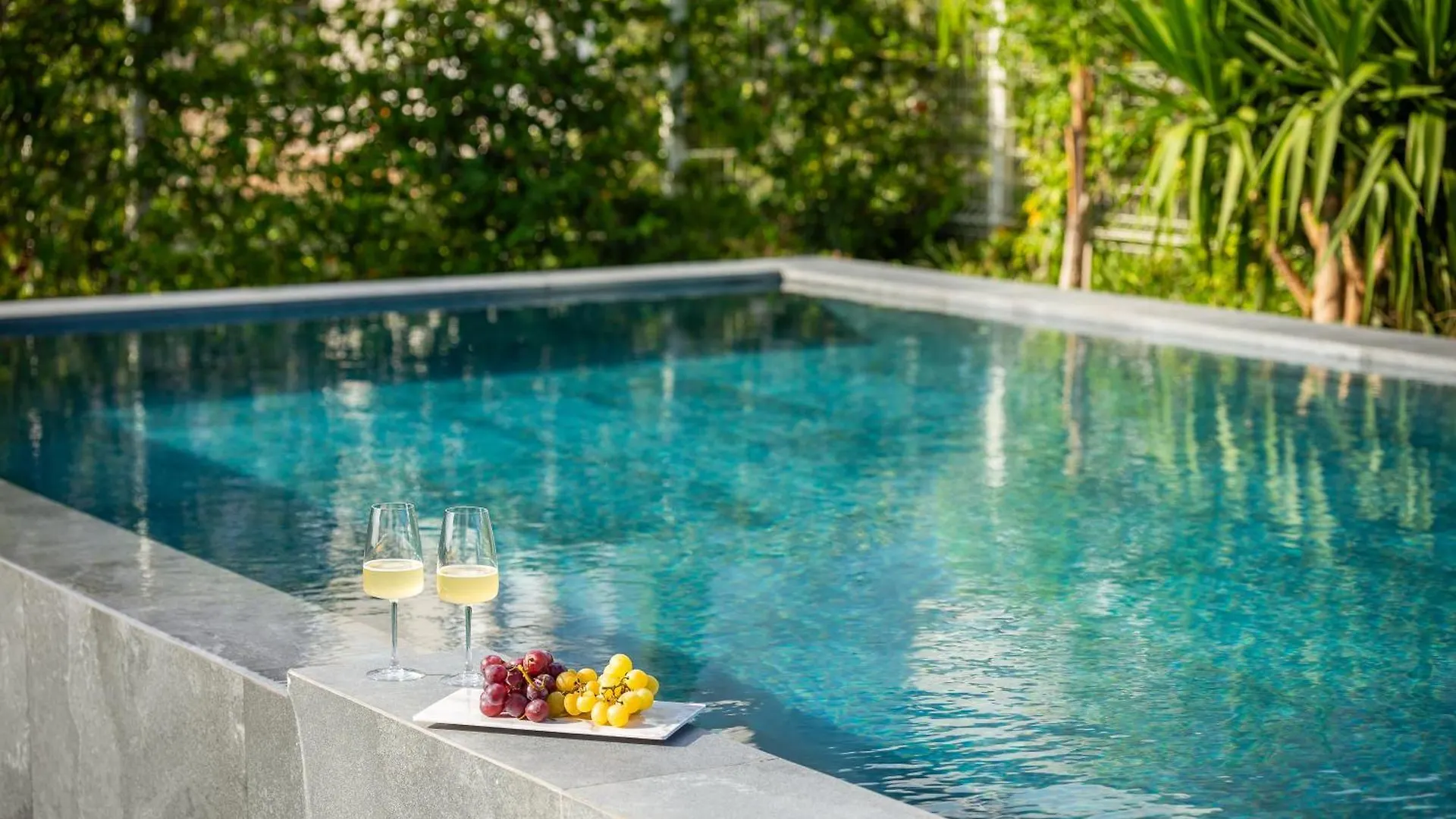 Вилла Enjoyer - Seafront Apartment With Private Heated Pool And Terrace Сплит Хорватия