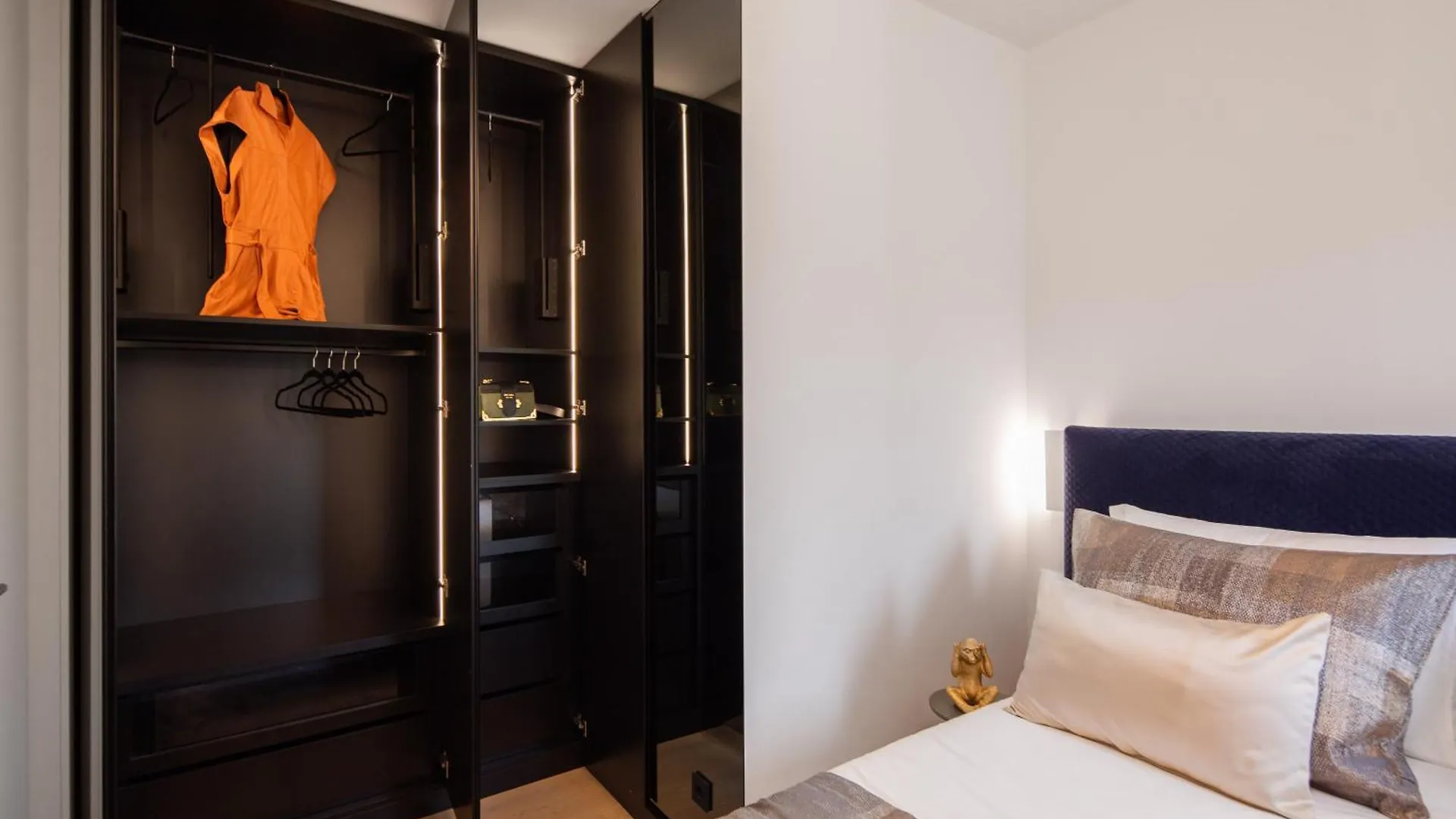 Enjoyer - Seafront Apartment With Private Heated Pool And Terrace Сплит Вилла