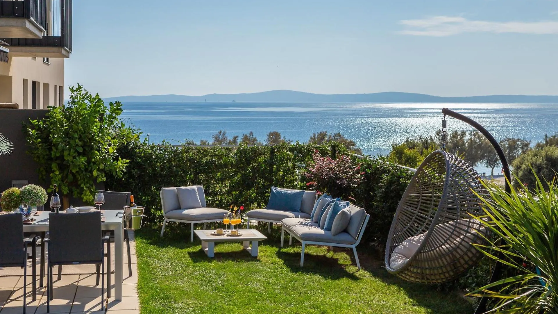 Enjoyer - Seafront Apartment With Private Heated Pool And Terrace Сплит