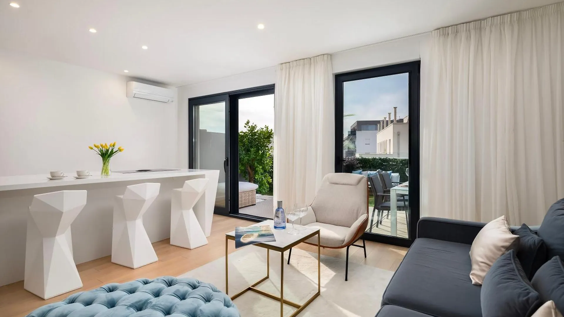 Enjoyer - Seafront Apartment With Private Heated Pool And Terrace Сплит 0*,