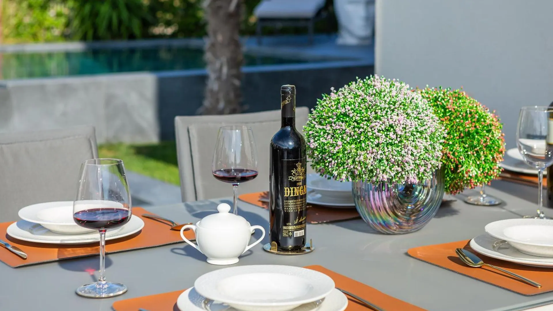 Enjoyer - Seafront Apartment With Private Heated Pool And Terrace Сплит